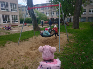 Zabawy w ogrodzie przedszkolnym Misie