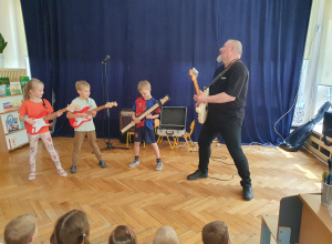 Audycja muzyczna z gitarą w roli głównej!