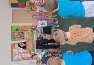 Dzieci tańczą z Semą