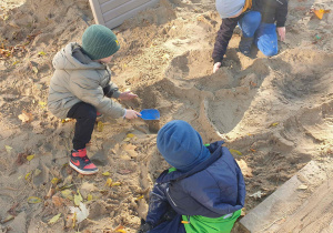 Dzieci w piaskownicy