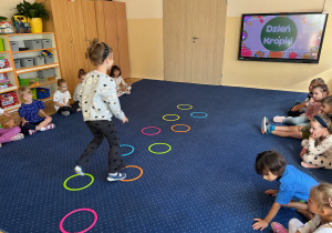 Zabawy ruchowe na dywanie