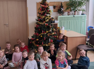 1 grudnia Motylki ubierały choinkę