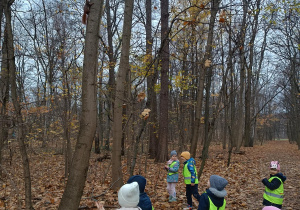 Dzieci na spacerze w Parku na Zdrowiu