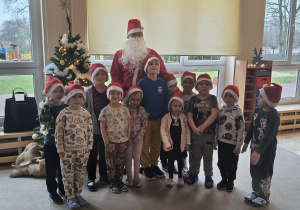 Zdjęcie grupowe z Mikołajem