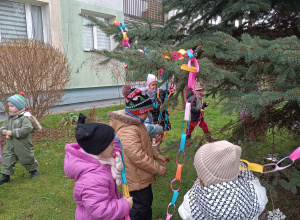 Wspólne ubieranie osiedlowych choinek