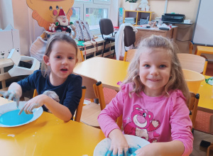 Śnieżne zabawy w sali