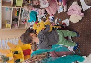 Dzieci wcielają się rolę lekarzy