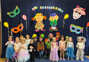 Dzieci z grupy Motylki w przebraniach