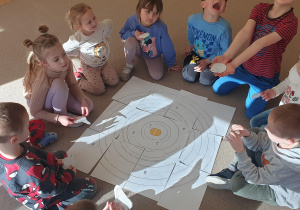 Grupa prezentuje ułożony Układ Słoneczny