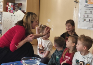 Czy korek pływa rozmowa