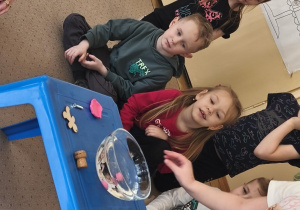 Zatapiamy kulkę plasteliny