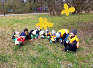 Oglądamy pierwsze wiosenne kwiaty