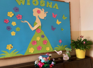 Dziewczynka z naszej grupy bierze udział w Ogólnołódzkim Konkursie Plastyczno - Technicznym pt. "Wiosenny kapelusz"