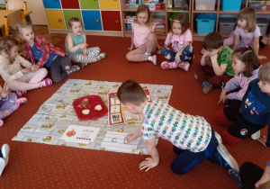 Dzieci poznają literę C