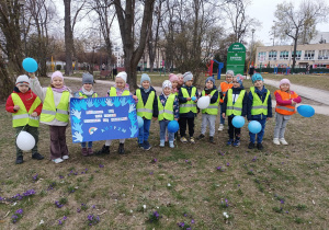 Dzieci podczas spaceru