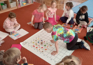 Dzieci pracujące metodą kodowania
