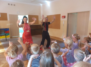 Kubańskie rytmy w przedszkolu: cha-cha-cha i salsa!