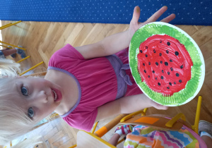 Dzieci robią arbuza