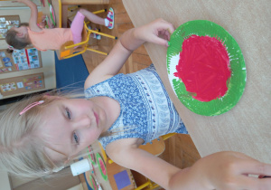 Dzieci robią arbuza